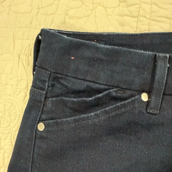 Levi's / Women’s/ Dark Blue Pencil Skirt , size 6/28, stretch. - Picture 6 of 10